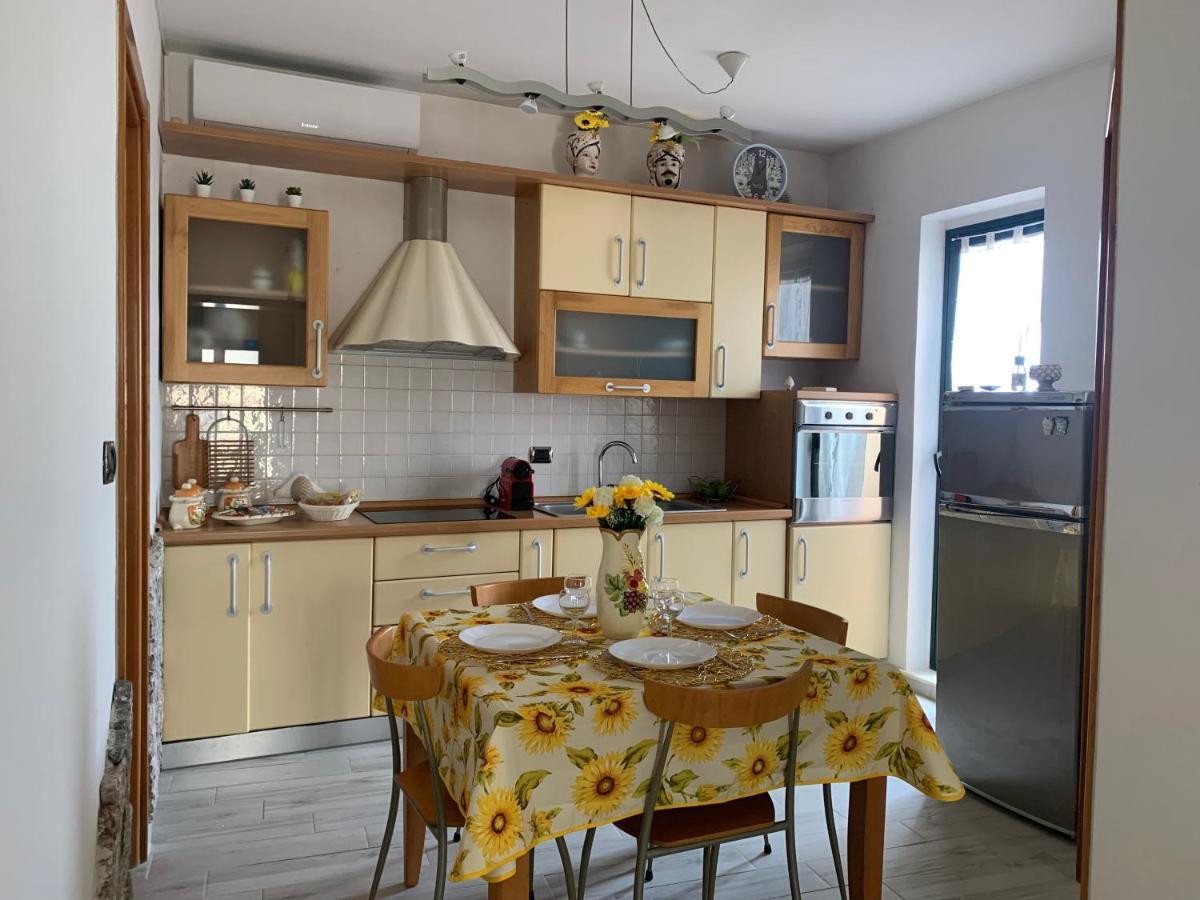 Cocciu D'Amuri Apartment Taormina Bagian luar foto