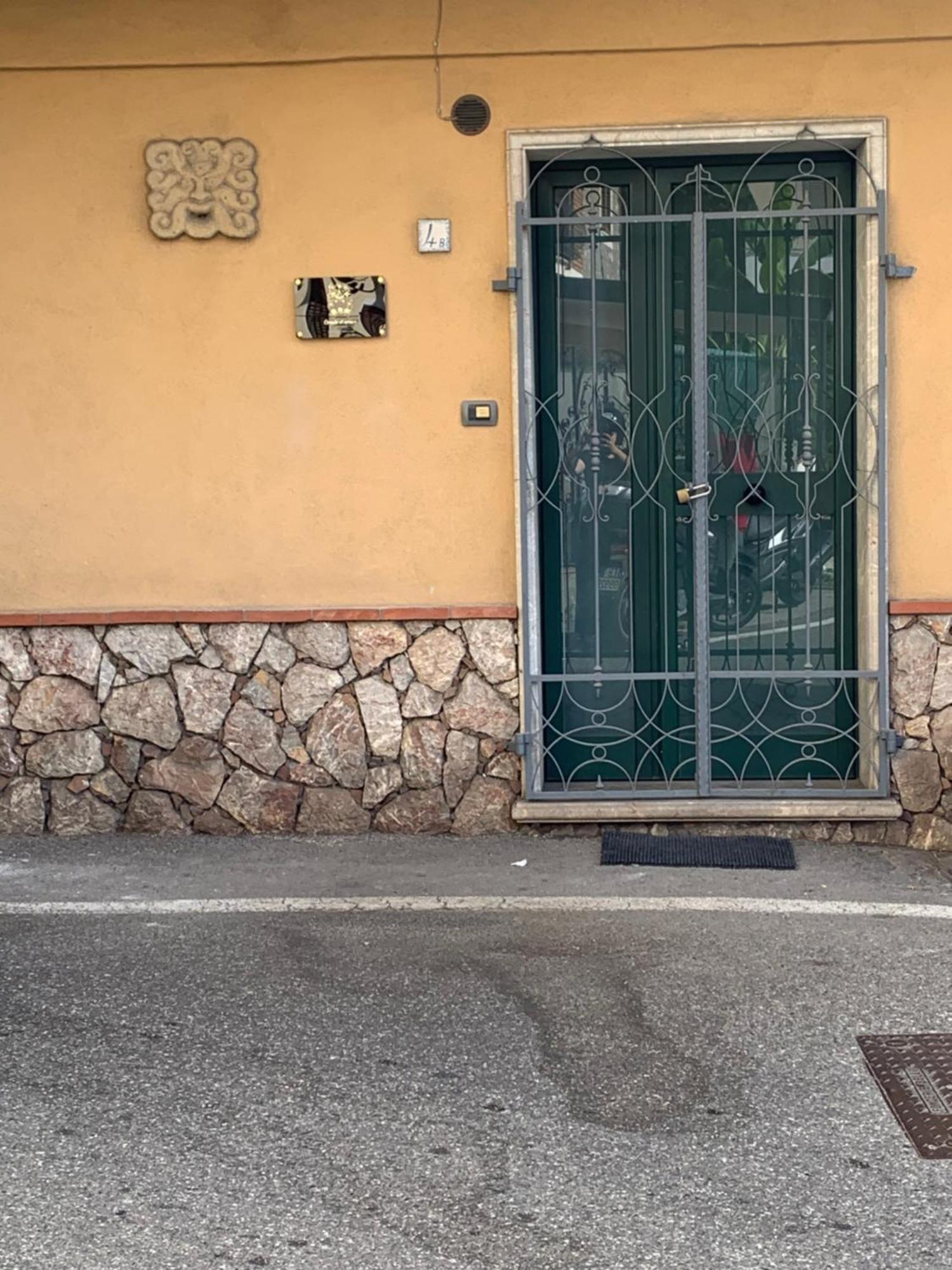 Cocciu D'Amuri Apartment Taormina Bagian luar foto